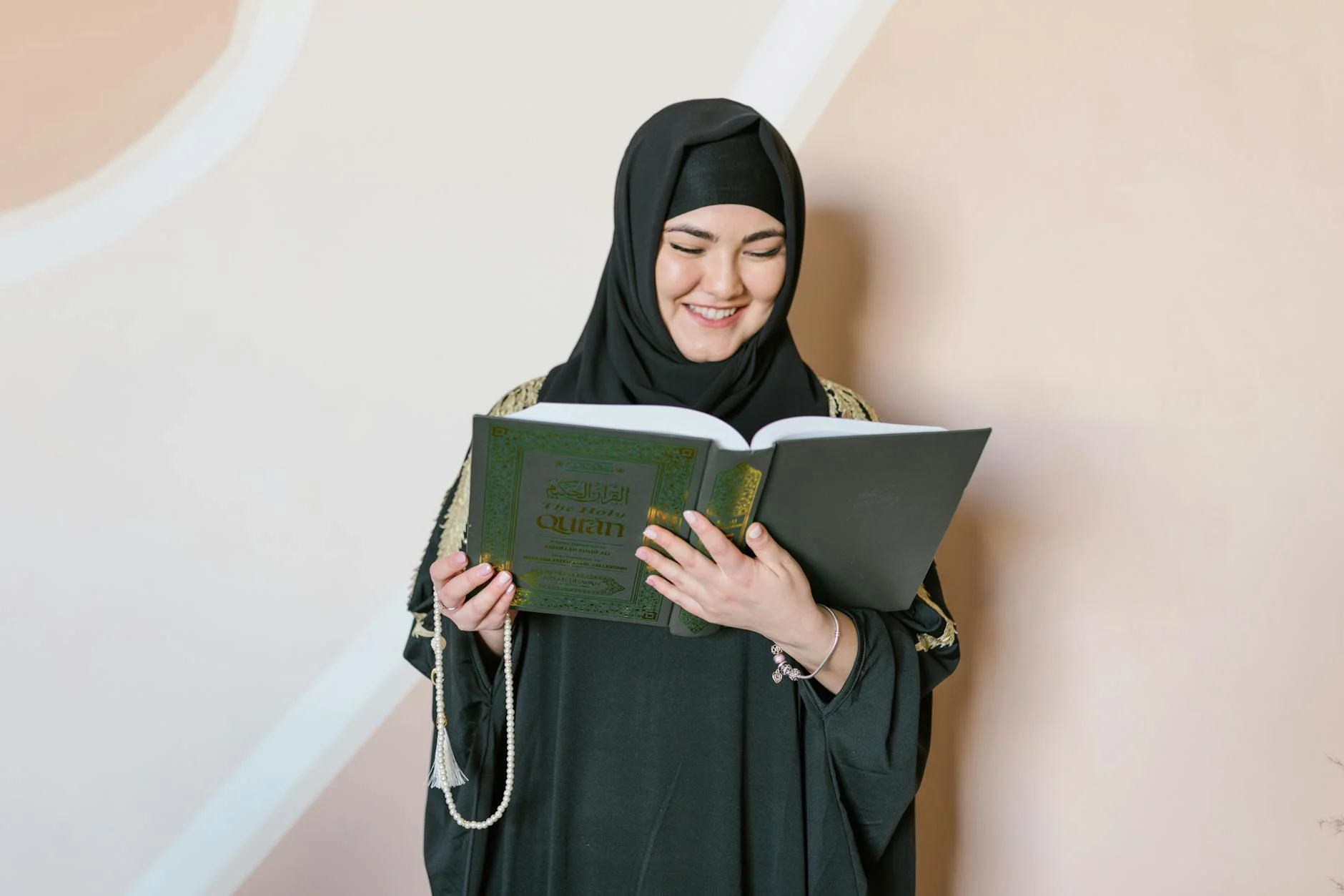 Ibadah Khidmat Dengan Bantuan Ustadz Berpengalaman