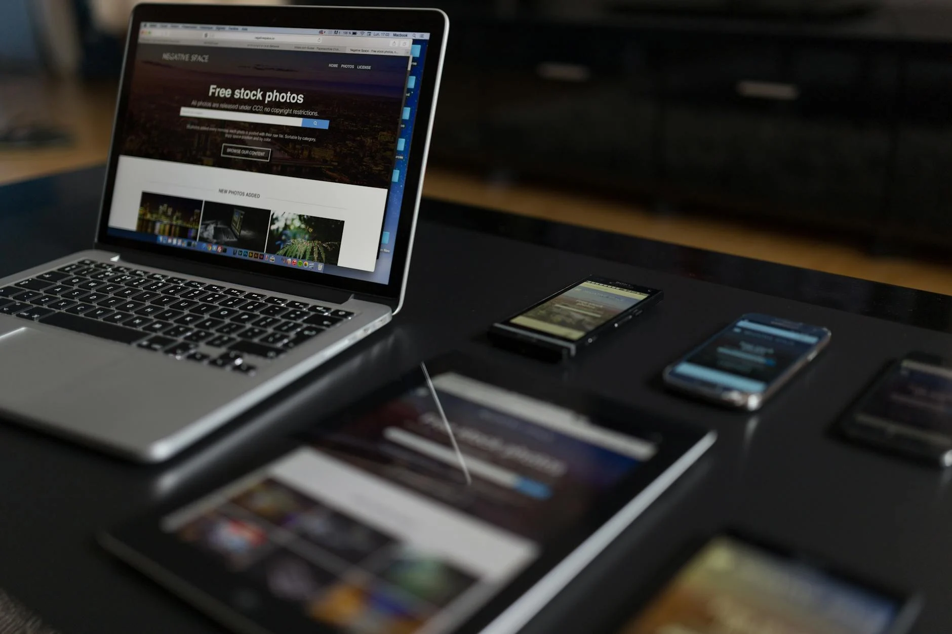 Smartphone Laptop