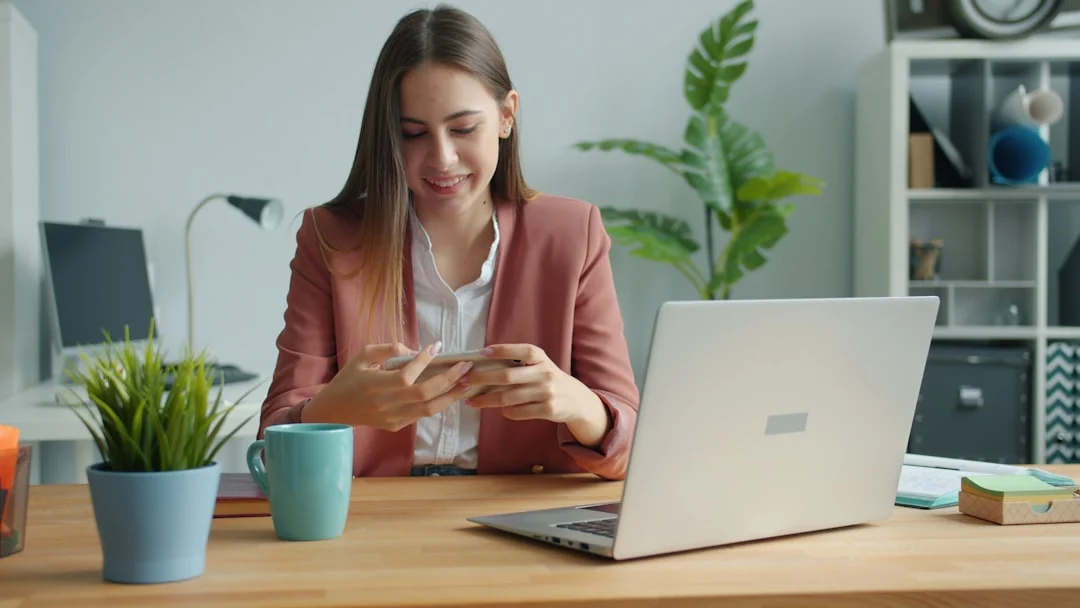 Smartphone Modern Office